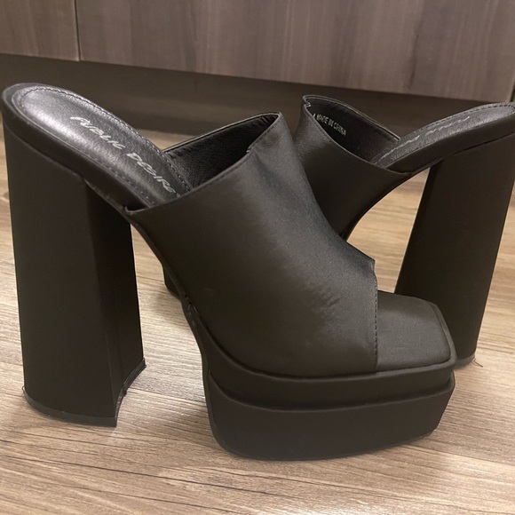 Platform heels - Picture 2 of 2